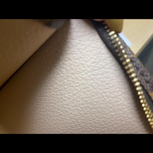 Authentic Louis Vuitton Toiletry 15 - Picture 4 of 4